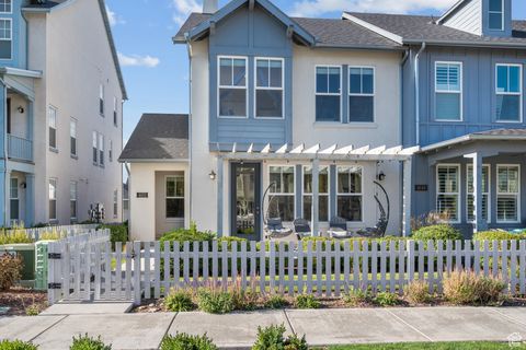 Photo of 4652 W ISLA DAYBREAK RD S #128, South Jordan, UT 84095 (MLS # 2114586) Photo of 4652 W ISLA DAYBREAK RD S #128, South Jordan, UT 84095 (MLS # 2114586)