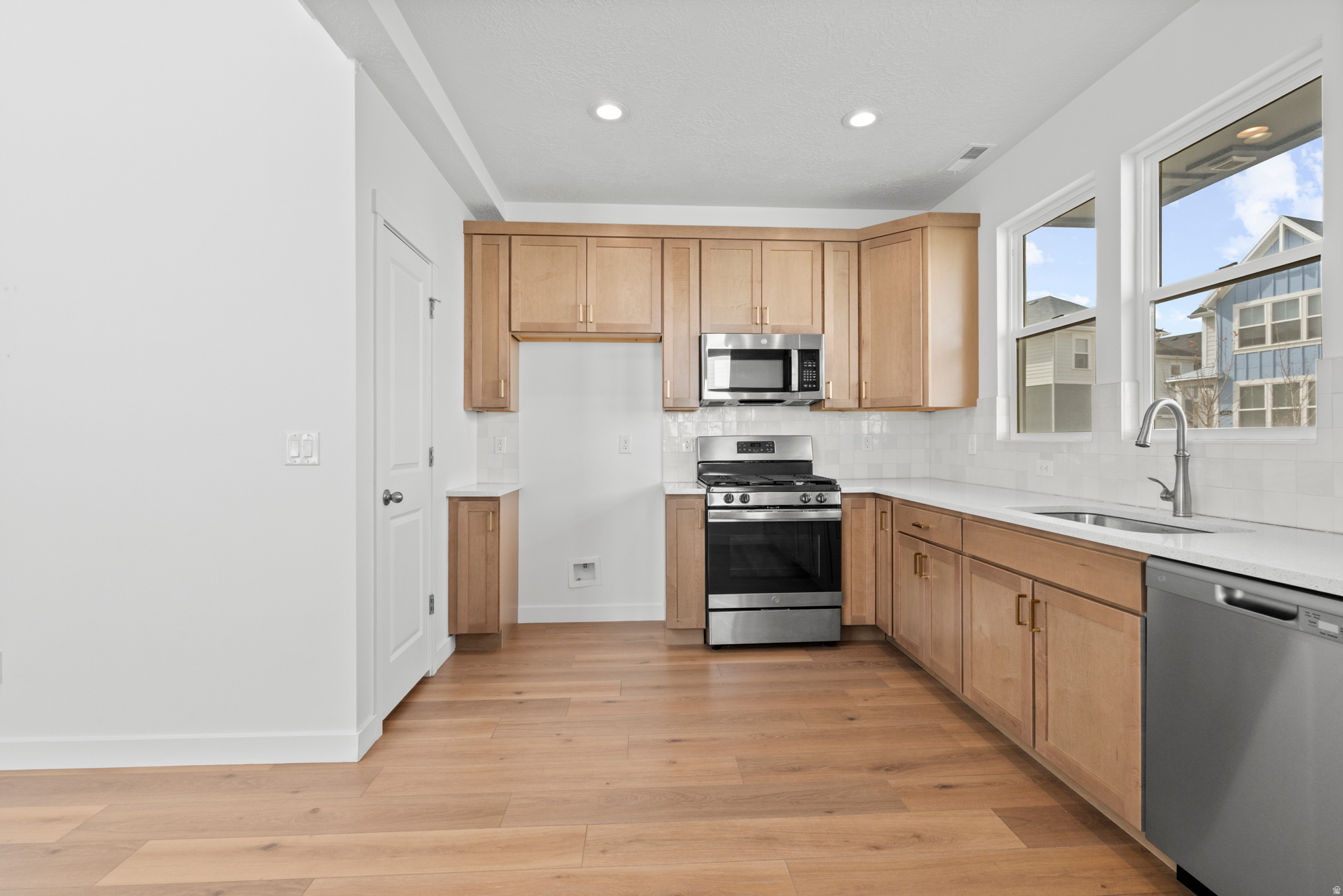 DAYBREAK - Residential