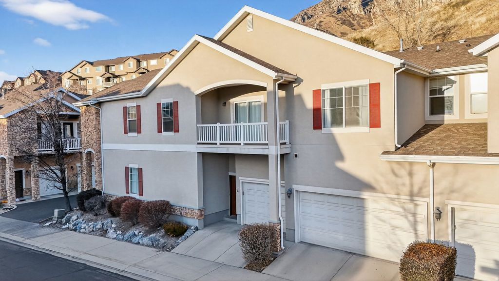 Photo of 1077 CANYON MEADOW DR S #4, Provo, UT 84606 (MLS # 2140012)