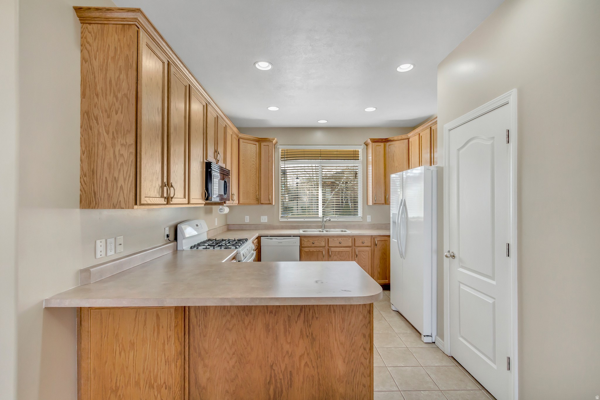 OAKS AT JORDAN HILLS - Residential