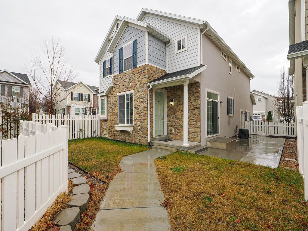 Photo of 1209 W 20 S, Pleasant Grove, UT 84062 (MLS # 2137070)