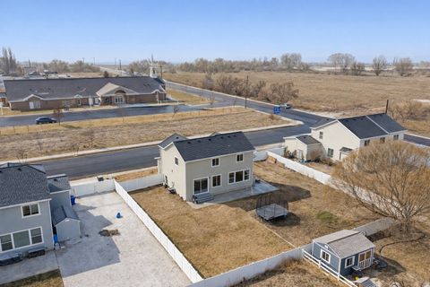 Tiny photo for 2735 S SHORELINE DR, Syracuse, UT 84075 (MLS # 2133685)