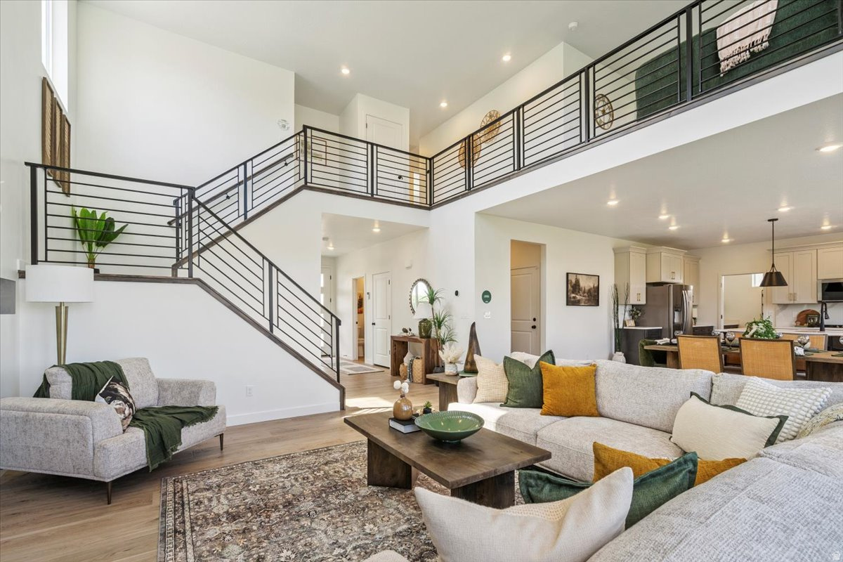 NORTH LAKE MEADOWS - Residential