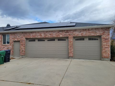 Tiny photo for 2428 W SILVERPOINT WAY S, Bluffdale, UT 84065 (MLS # 2123117)