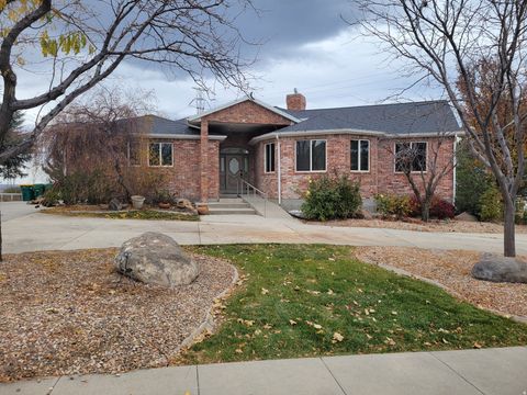 Photo of 2428 W SILVERPOINT WAY S, Bluffdale, UT 84065 (MLS # 2123117)