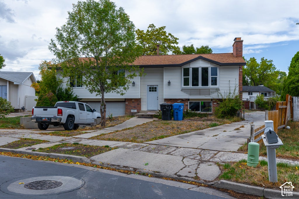 Photo of 2016 W HEWWOOD CIR S, Taylorsville, UT 84129 (MLS # 2192933)