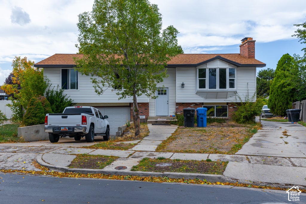 Photo of 2016 W HEWWOOD CIR S, Taylorsville, UT 84129 (MLS # 2192933)