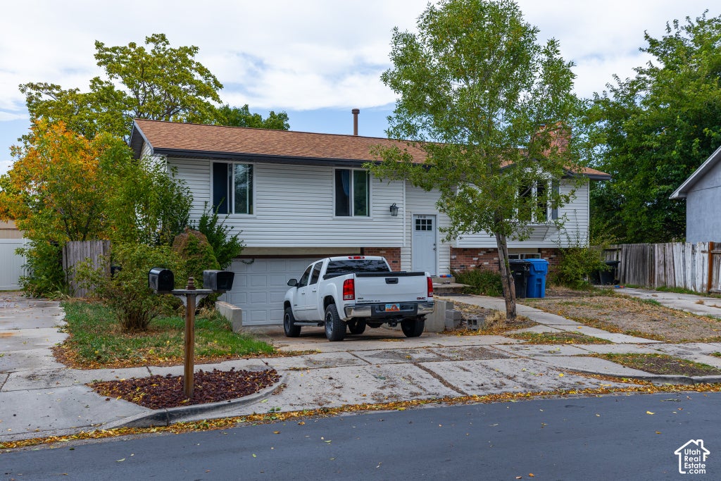 Photo of 2016 W HEWWOOD CIR S, Taylorsville, UT 84129 (MLS # 2192933)