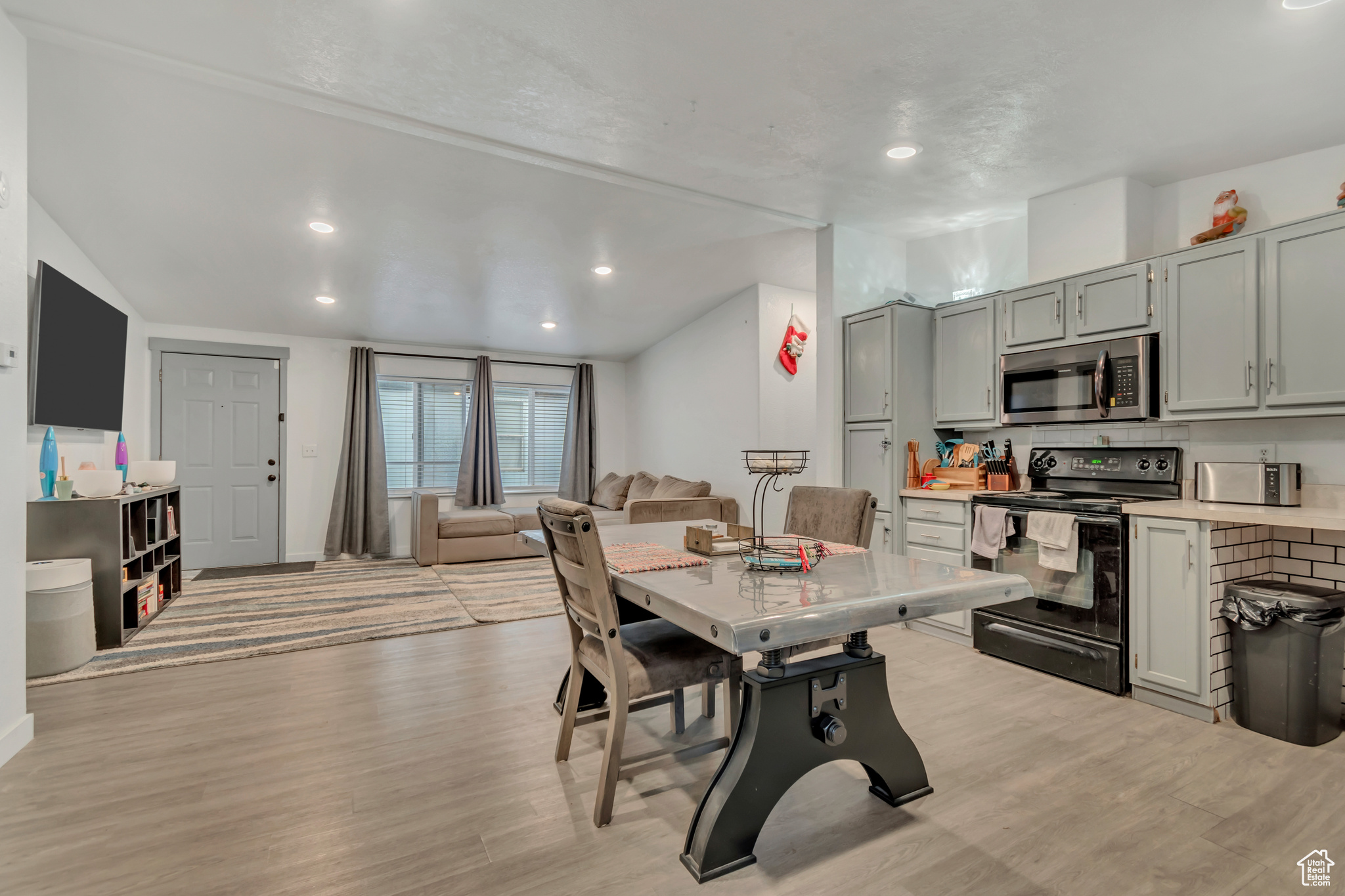 RIVERSIDE MHC - Residential