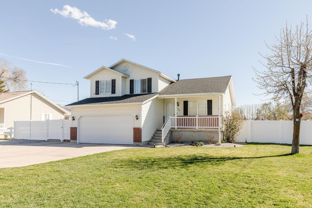 Photo of 328 E 200 S, Hyrum, UT 84319 (MLS # 2145878)