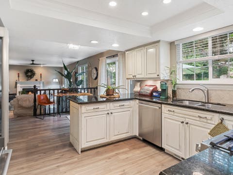 Tiny photo for 557 S MOSS HILL DR, Bountiful, UT 84010 (MLS # 2173625)
