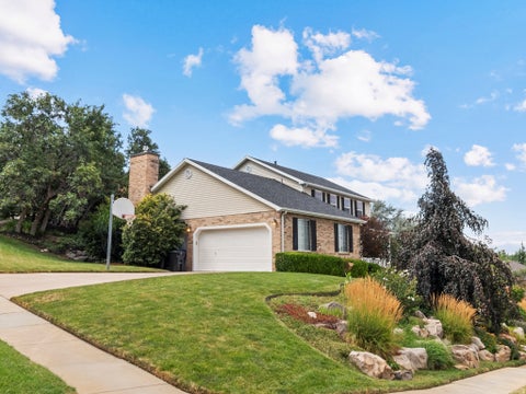 Tiny photo for 557 S MOSS HILL DR, Bountiful, UT 84010 (MLS # 2173625)