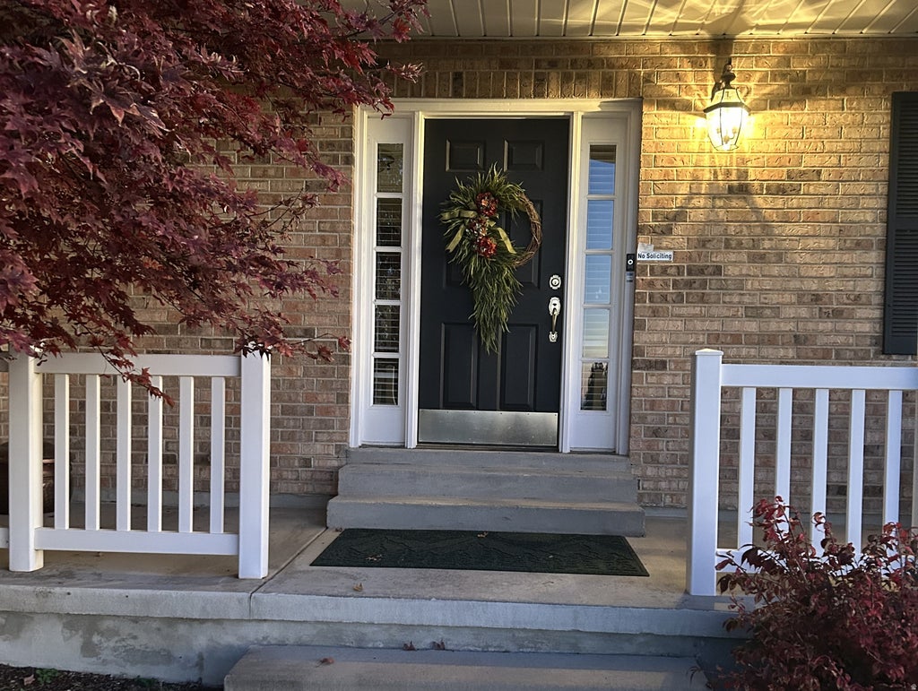 Photo of 557 S MOSS HILL DR, Bountiful, UT 84010 (MLS # 2173625)