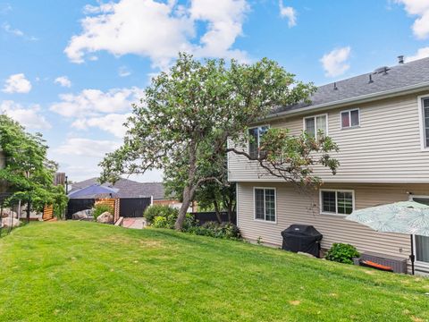 Tiny photo for 557 S MOSS HILL DR, Bountiful, UT 84010 (MLS # 2173625)