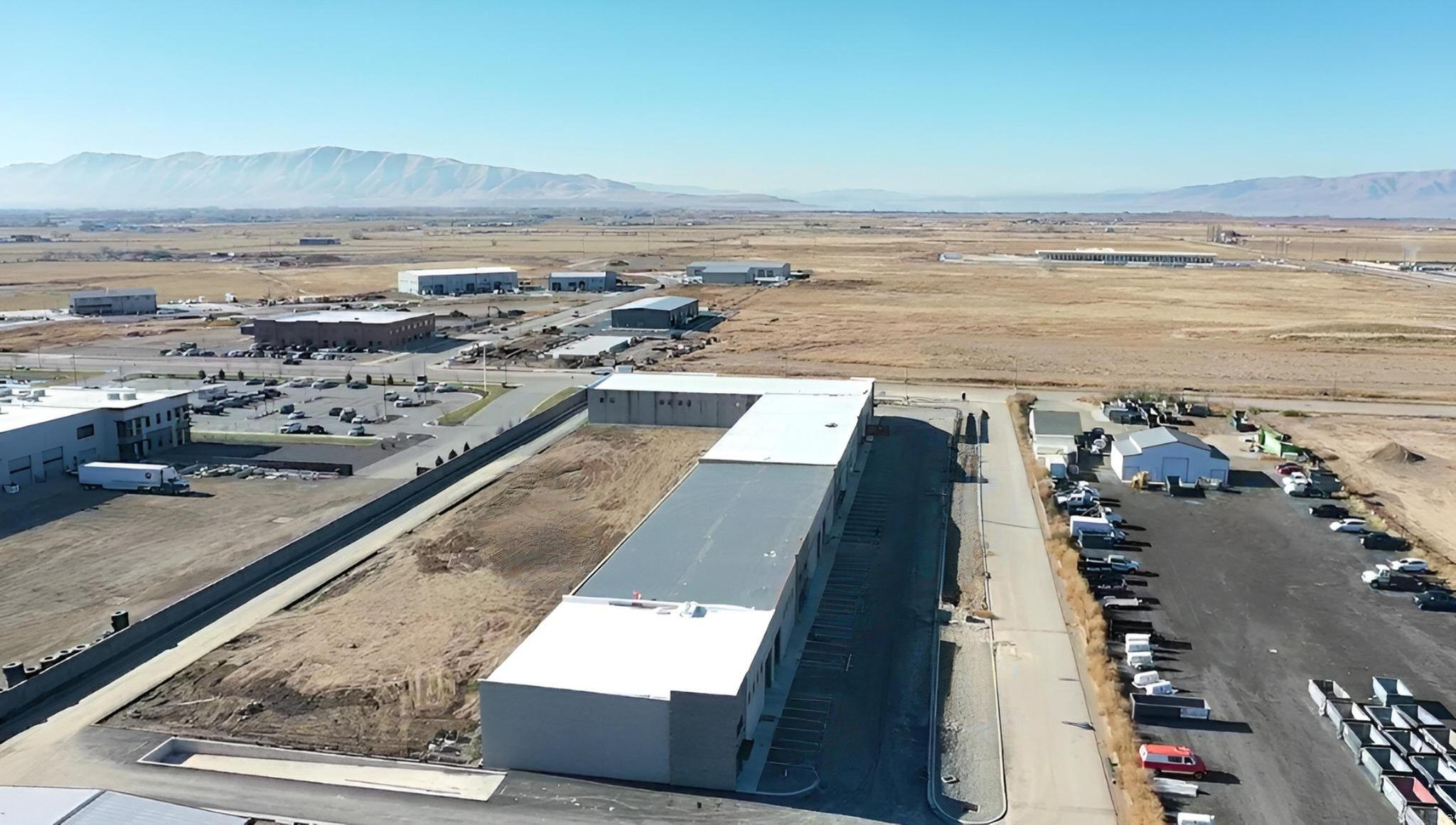 DB INDUSTRIAL - Commercial Lease