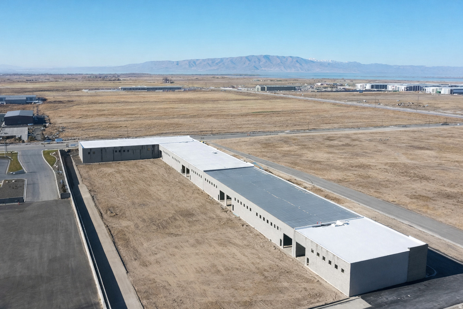 DB INDUSTRIAL - Commercial Lease