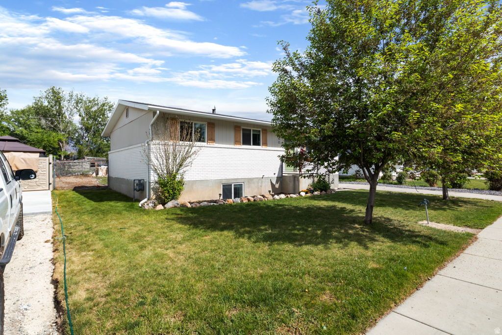 Photo of 660 N 420 W, Lehi, UT 84043 (MLS # 2155440)