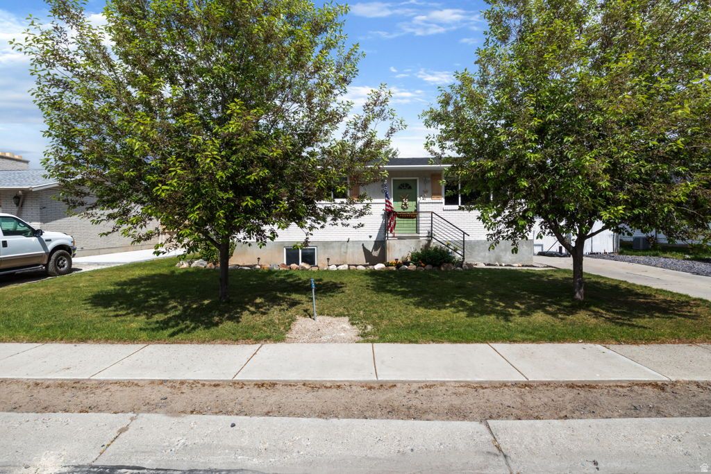 Photo of 660 N 420 W, Lehi, UT 84043 (MLS # 2155440)