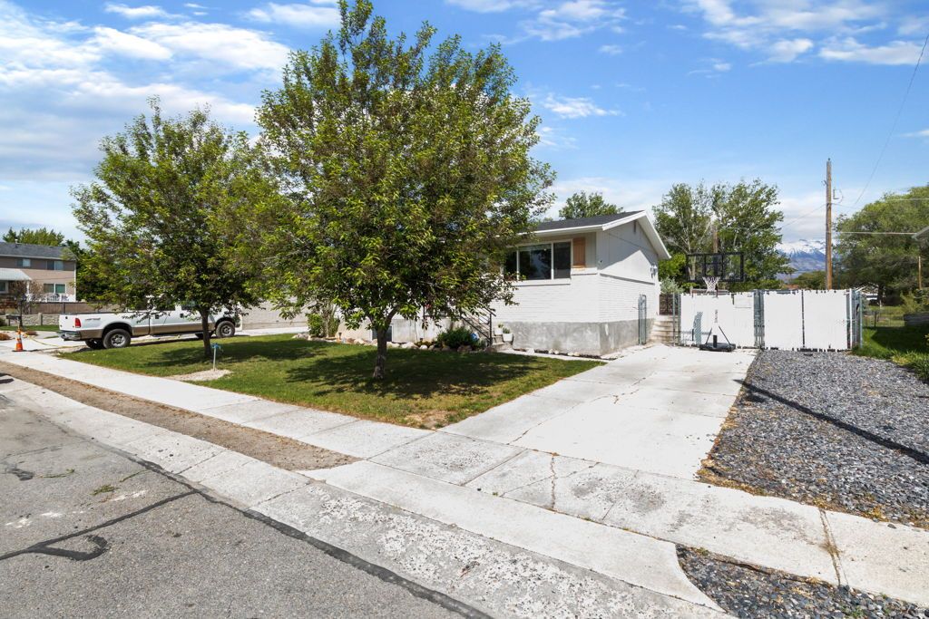 Photo of 660 N 420 W, Lehi, UT 84043 (MLS # 2155440)