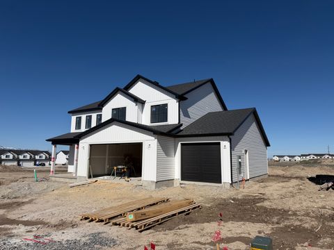 Photo of 241 W 550 N, Smithfield, UT 84335 (MLS # 2142493)