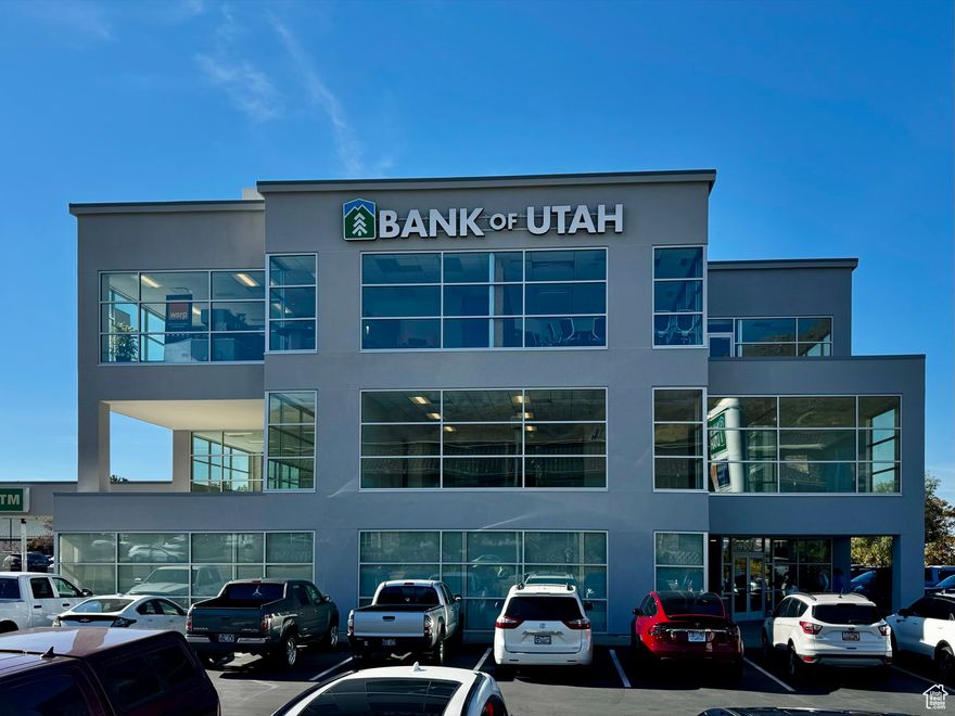 Class A Office Space that has been completely remodeled and updated. This space is located on the second floor of the Bank of Utah Building. There are 3 separate suites for Lease. Each of them features floor-to-ceiling glass offices, large glass conference rooms, and a break room. Several of the office suites offer panoramic mountain and valley views. This is now the most prime office space available in all of Weber County. Call now for an opportunity to view this space. (Please do not visit unattended or disrupt the daily routine of the employees and customers at the Bank)