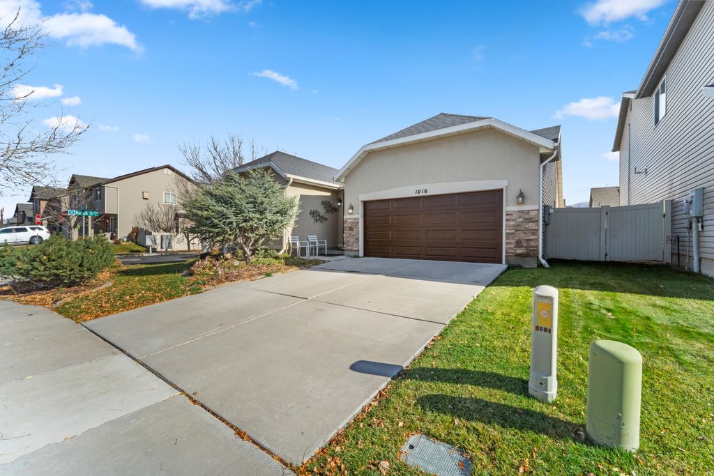 Photo of 1016 N SKIPTON DR W, North Salt Lake, UT 84054 (MLS # 2123972)