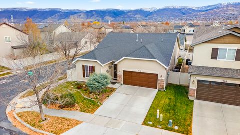 Photo of 1016 N SKIPTON DR W, North Salt Lake, UT 84054 (MLS # 2123972)