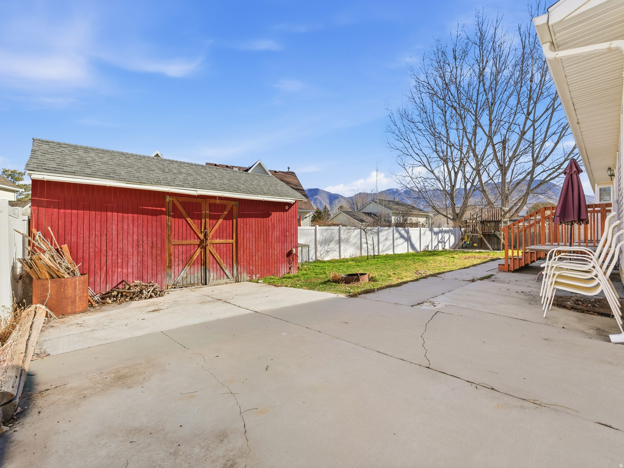 LAKESIDE - Residential