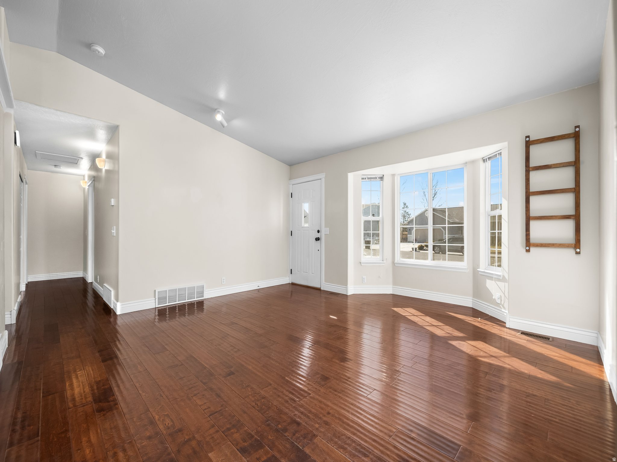 LAKESIDE - Residential