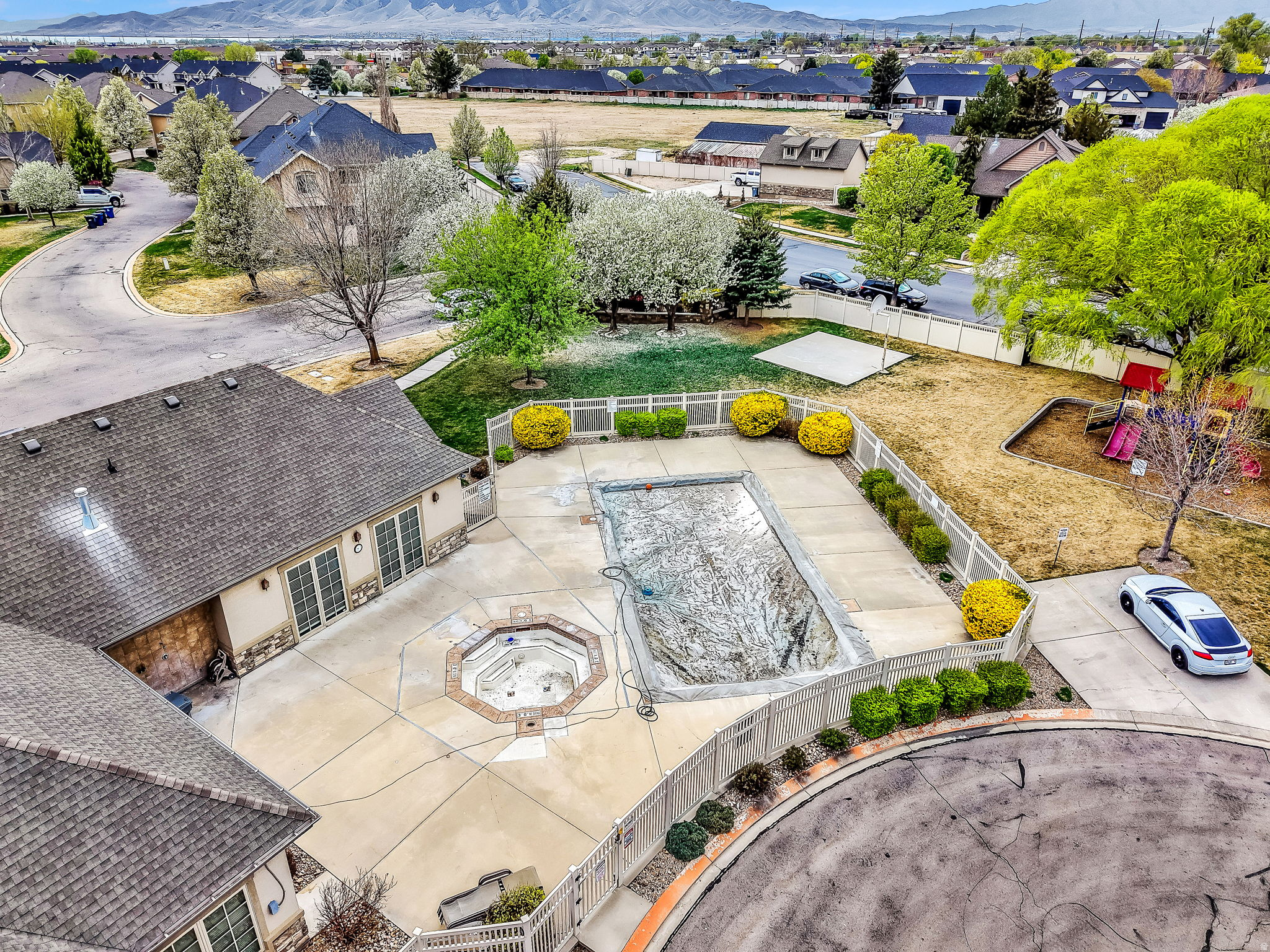 HAYMAKER RETREAT CONDO'S - Residential