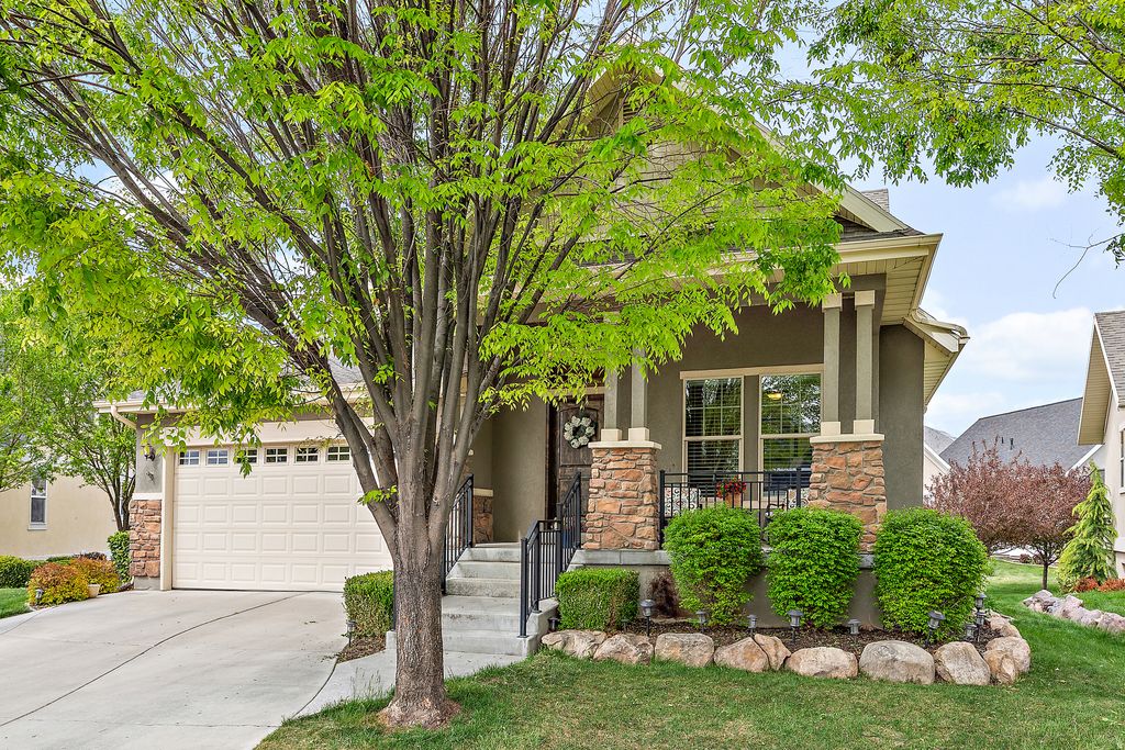 Photo of 1965 W SILVER LEAF DR, Mapleton, UT 84664 (MLS # 2153036)