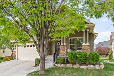 Photo of 1965 W SILVER LEAF DR, Mapleton, UT 84664 (MLS # 2153036)