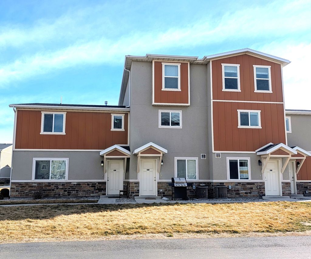 Photo of 643 N 160 E, Vineyard, UT 84059 (MLS # 2135925)