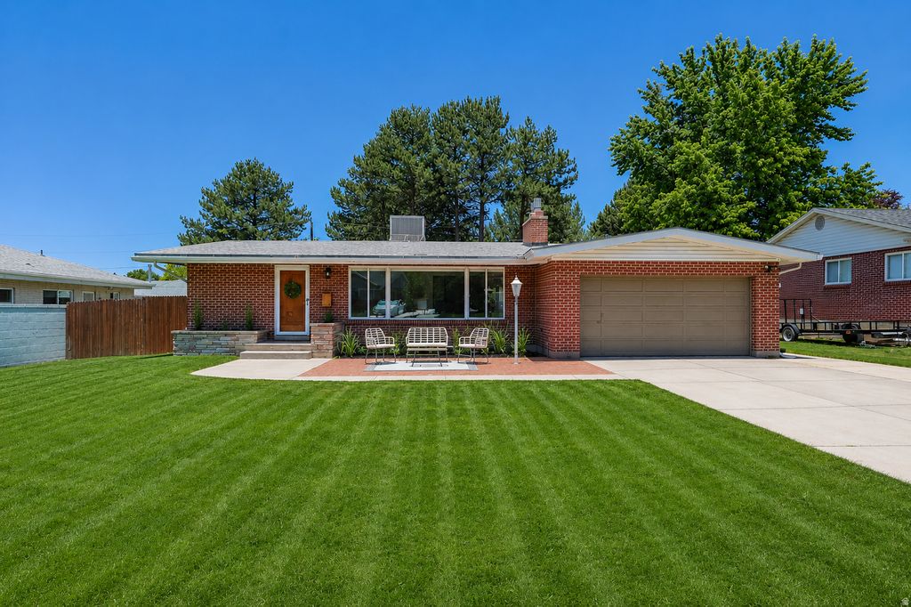 Photo of 4546 ARCADIA LN, Holladay, UT 84117 (MLS # 2166276)