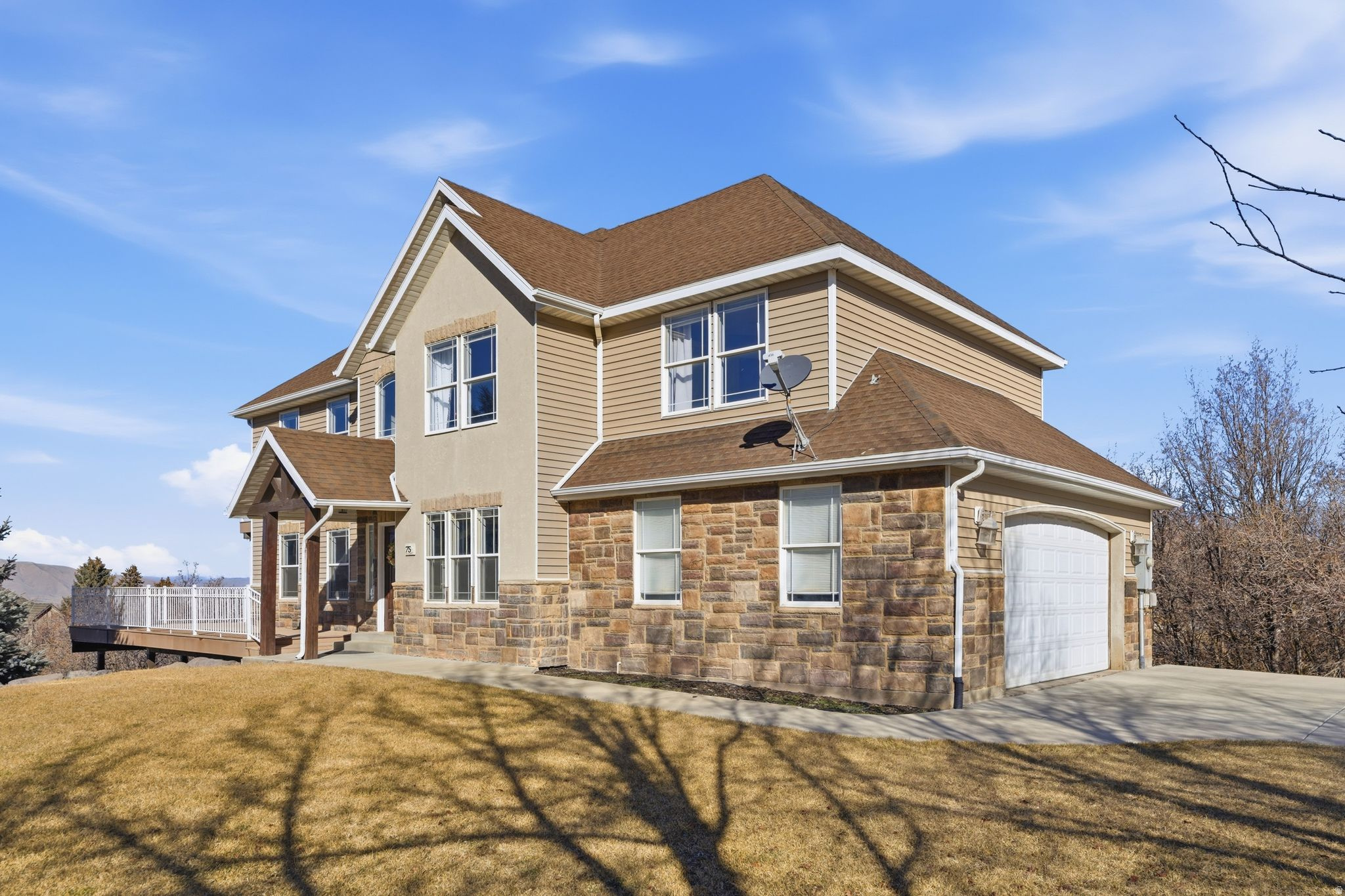 Main image without alt text