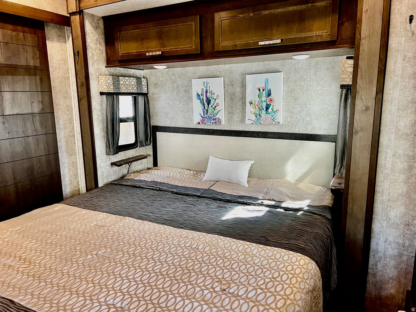 CANYON BREEZE RV RESORT - Land