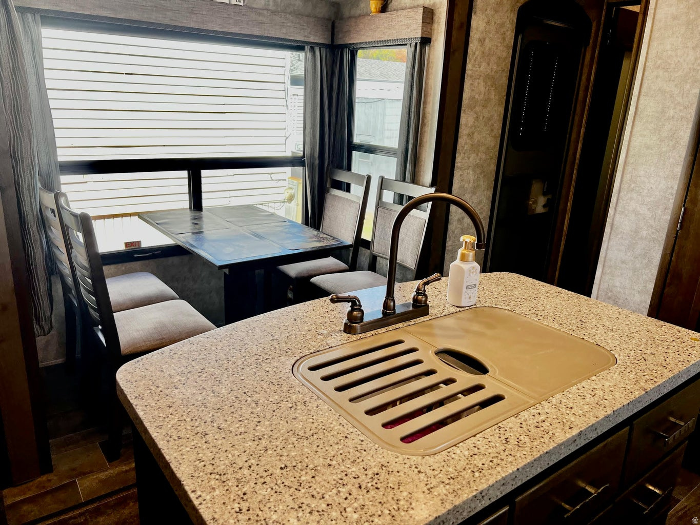 CANYON BREEZE RV RESORT - Land