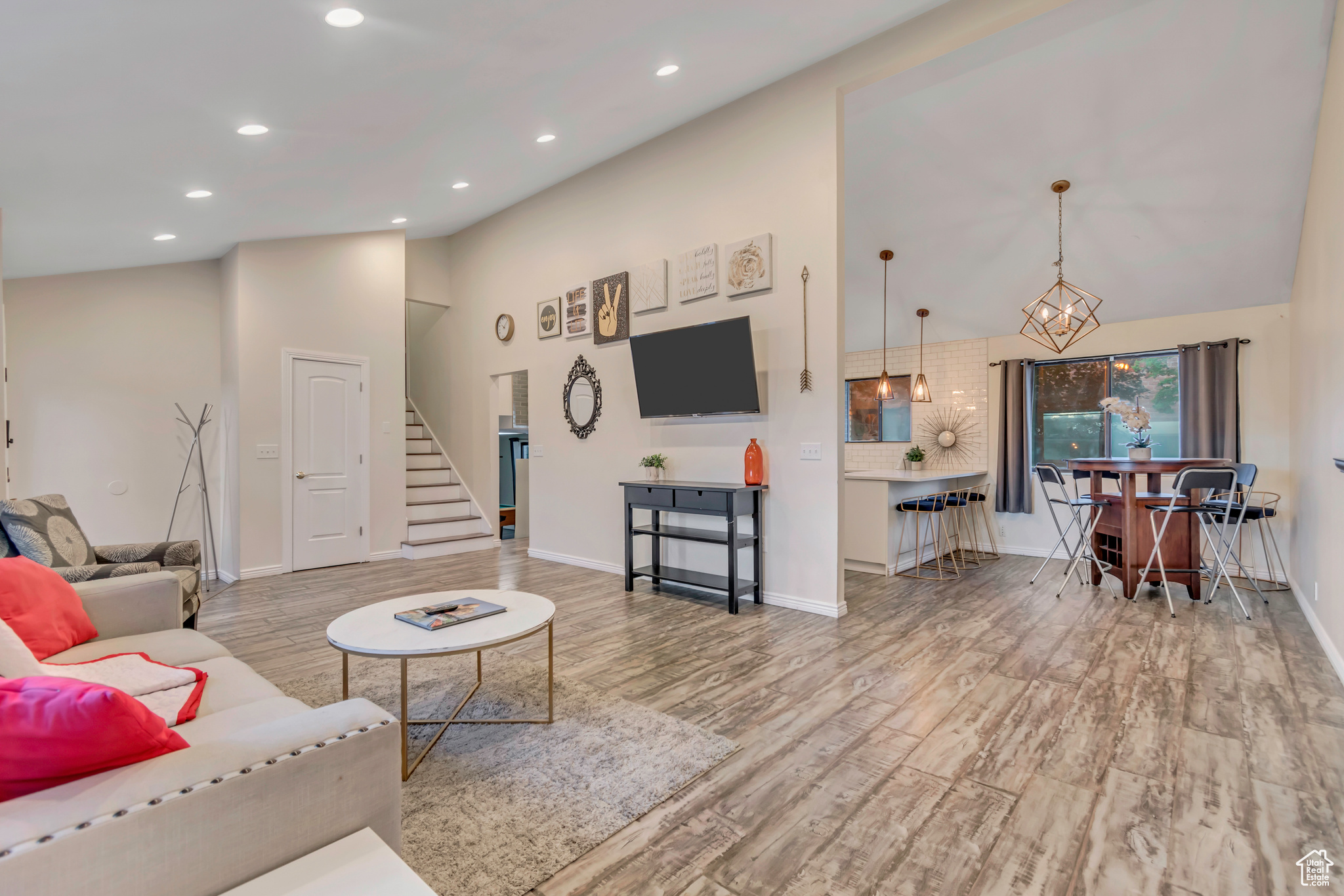 MID VALLEY ESTATES - Residential
