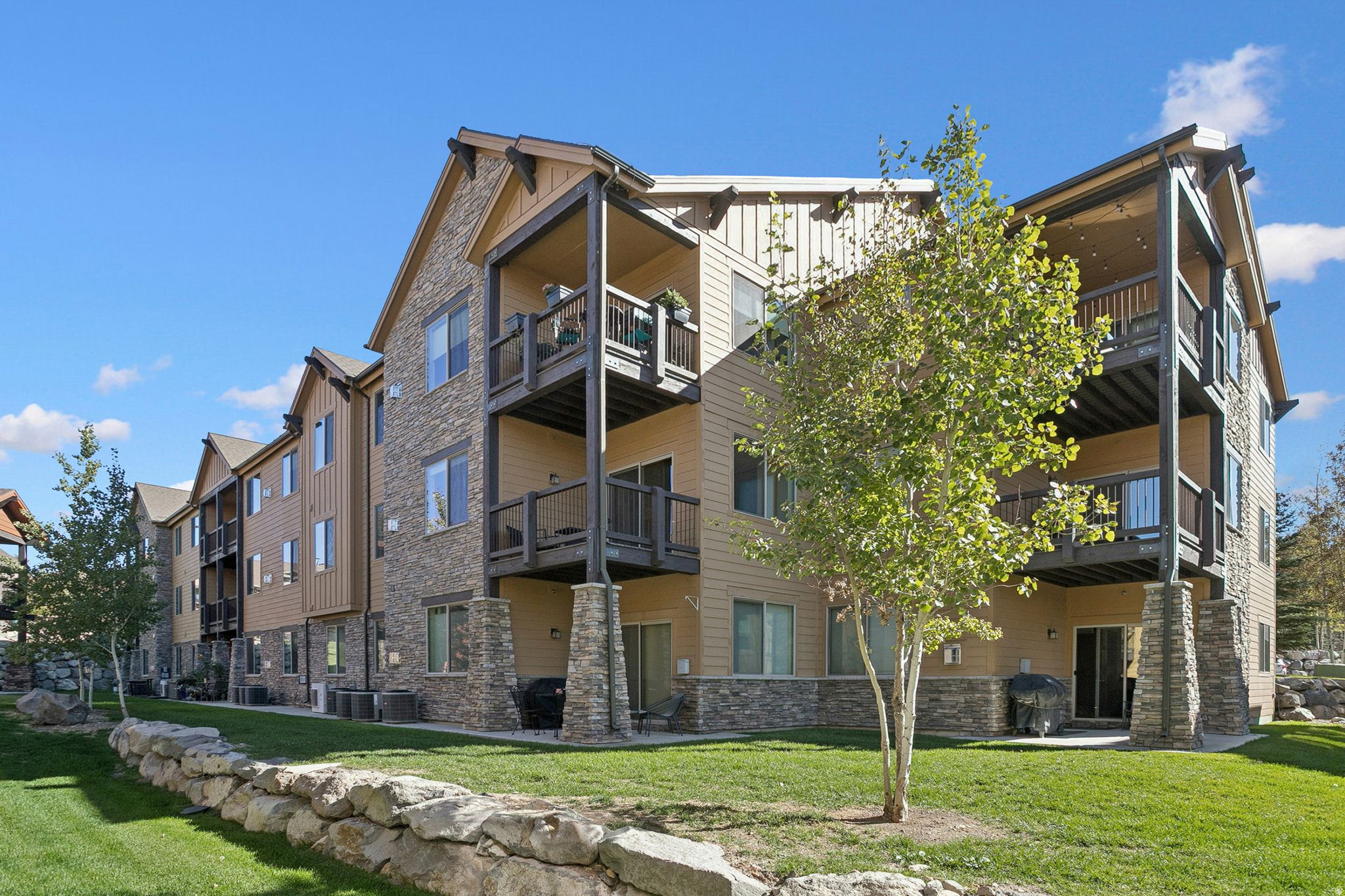 BLACK ROCK RIDGE - Residential