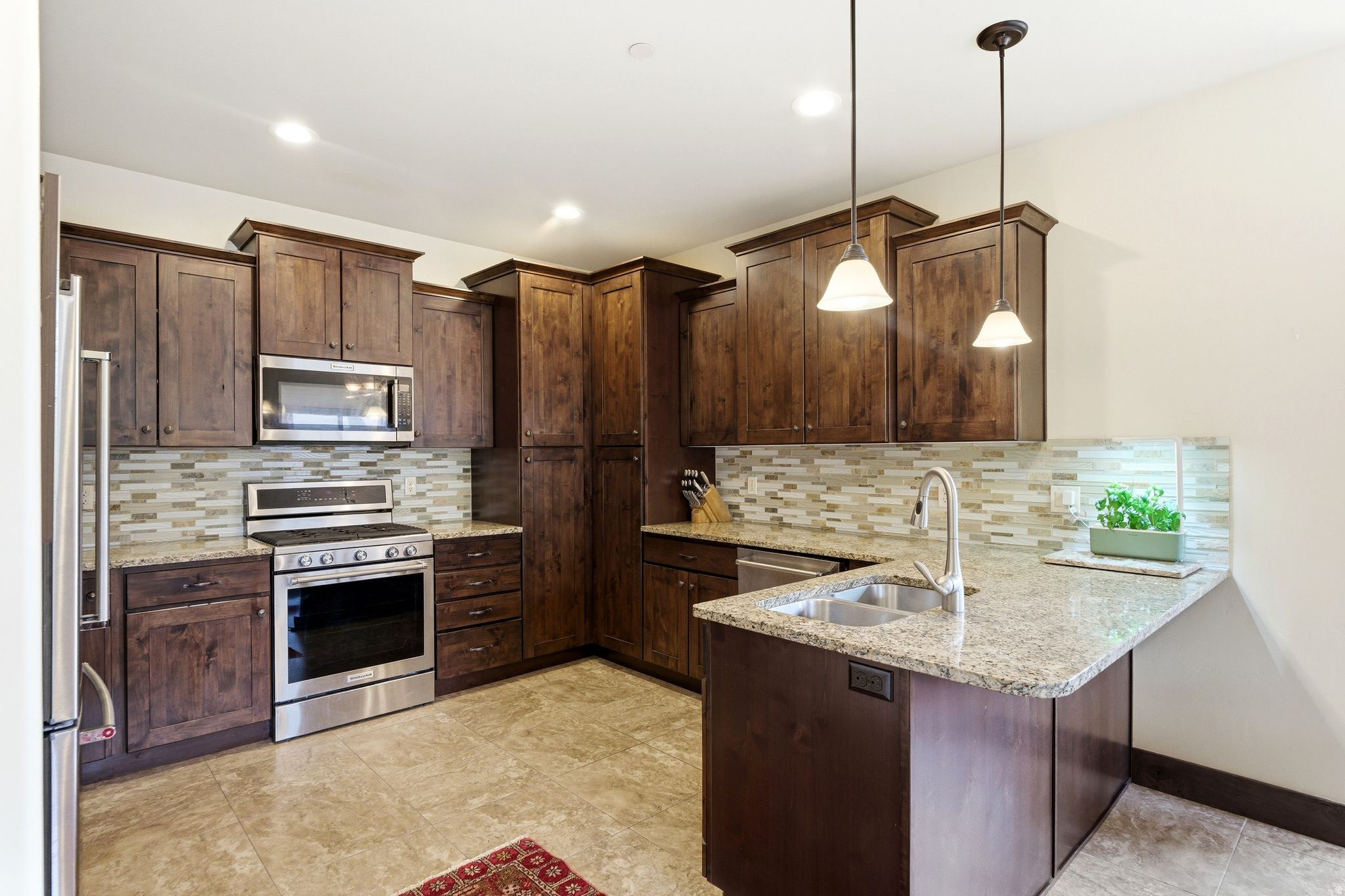 BLACK ROCK RIDGE - Residential