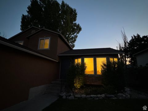 Photo of 6022 S PARK WOOD DR W, Salt Lake City, UT 84118 (MLS # 2099831)