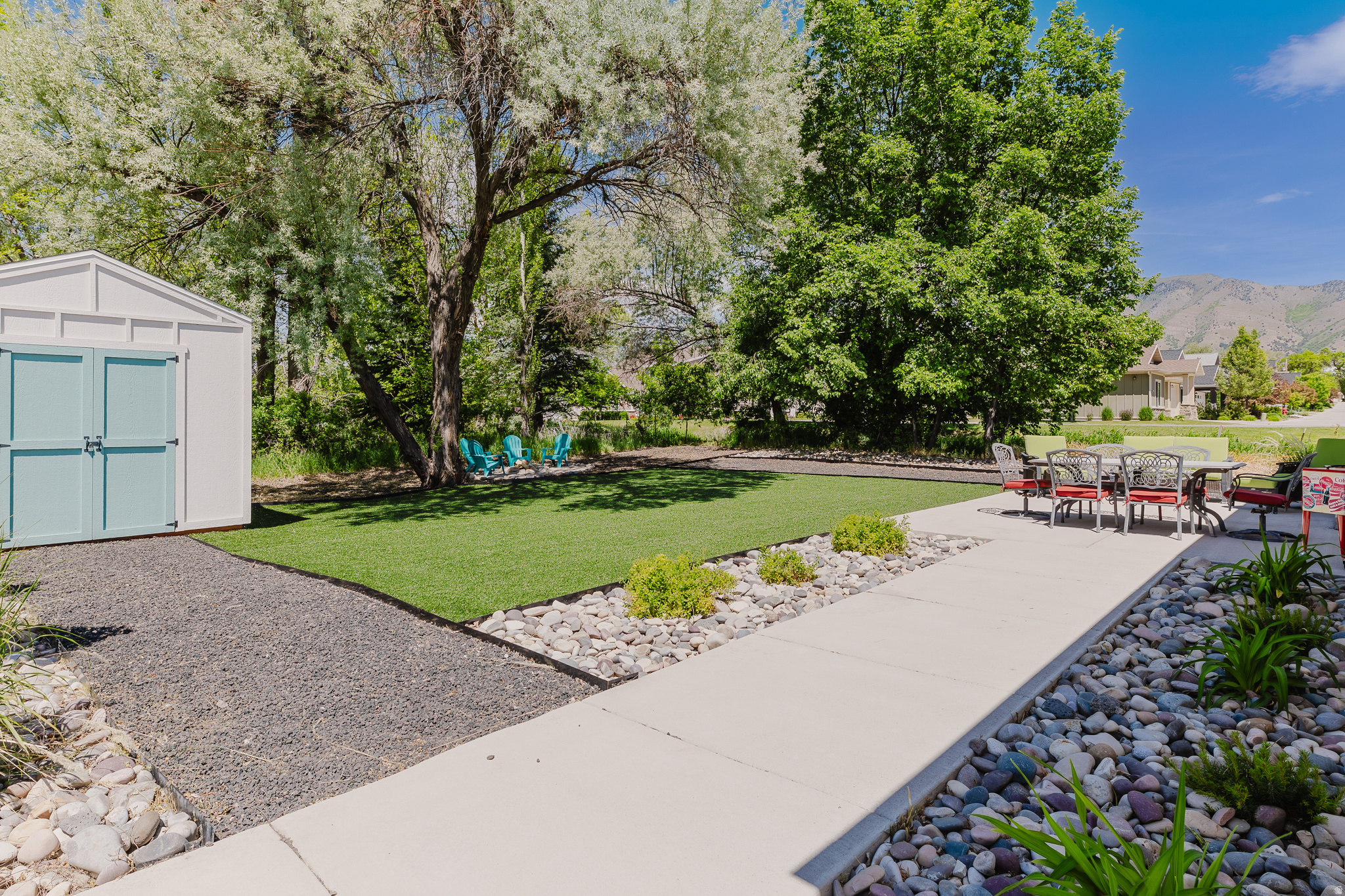 CB ROBBINS - Residential