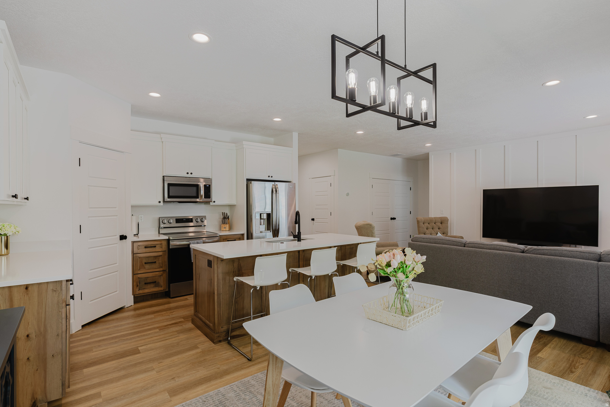 CB ROBBINS - Residential