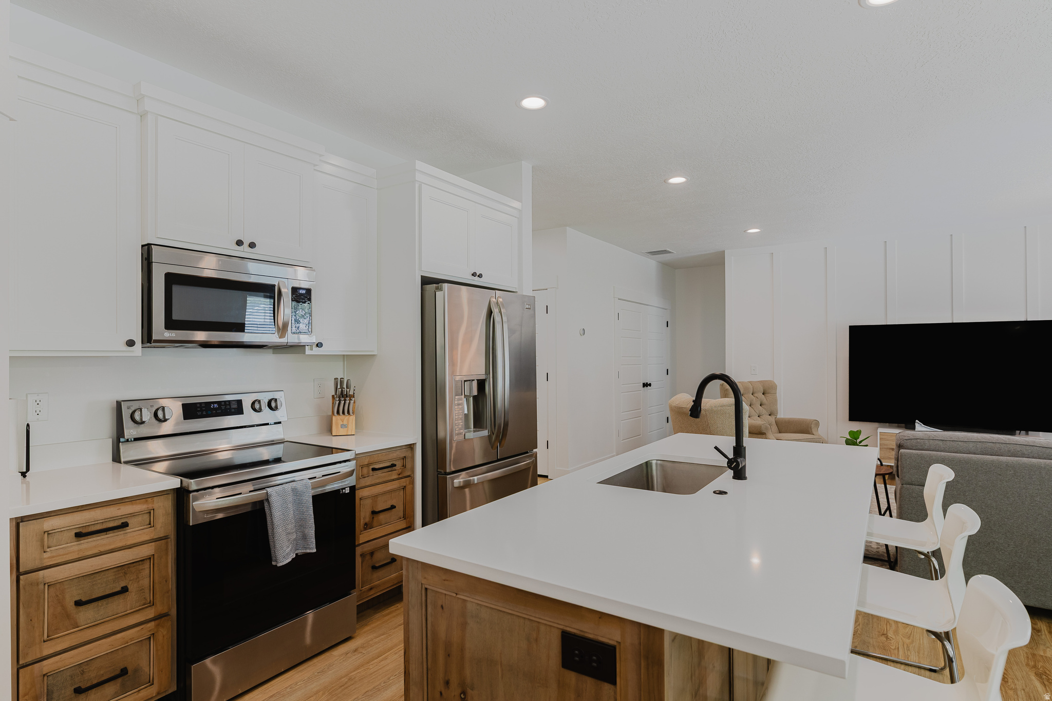 CB ROBBINS - Residential