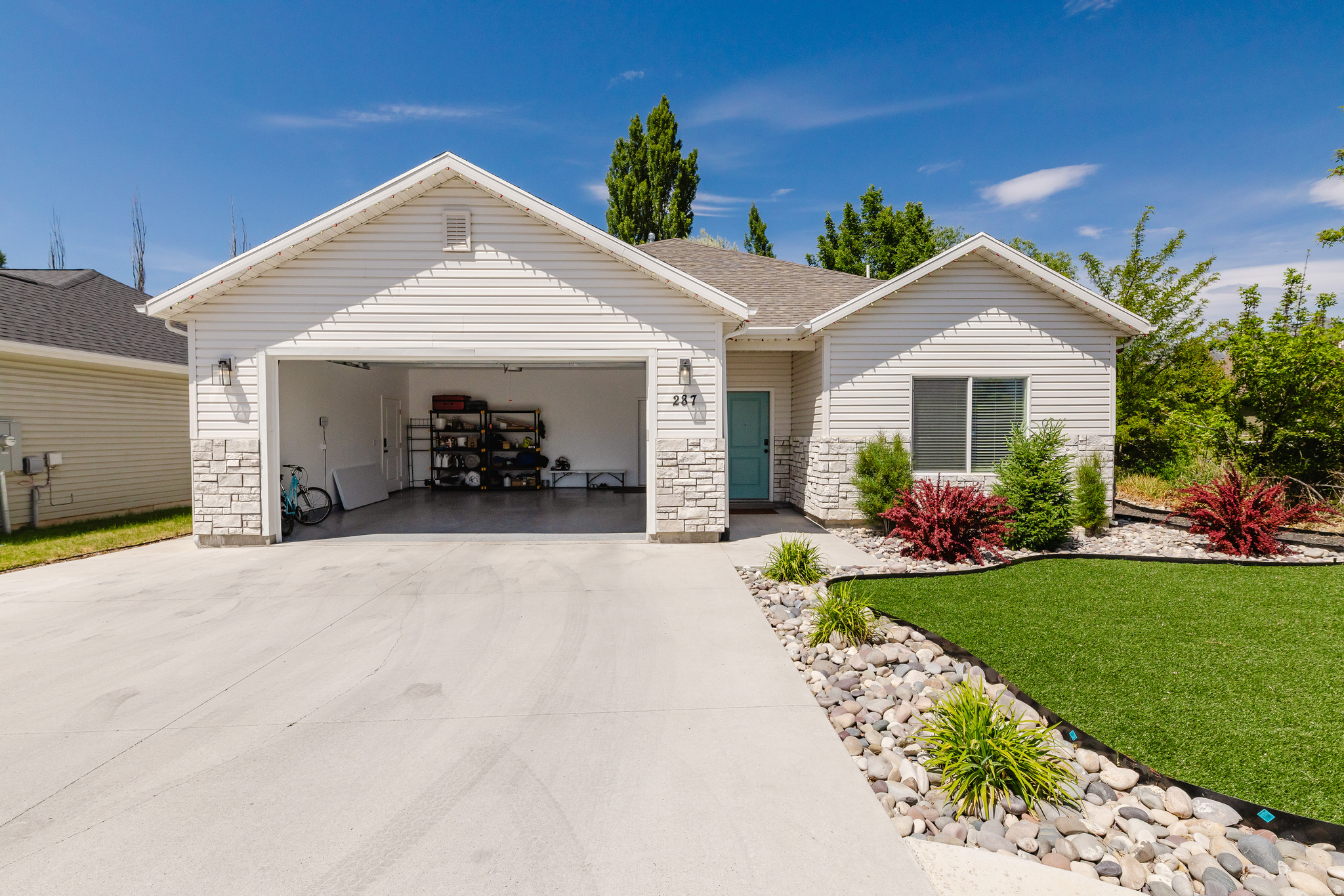 CB ROBBINS - Residential