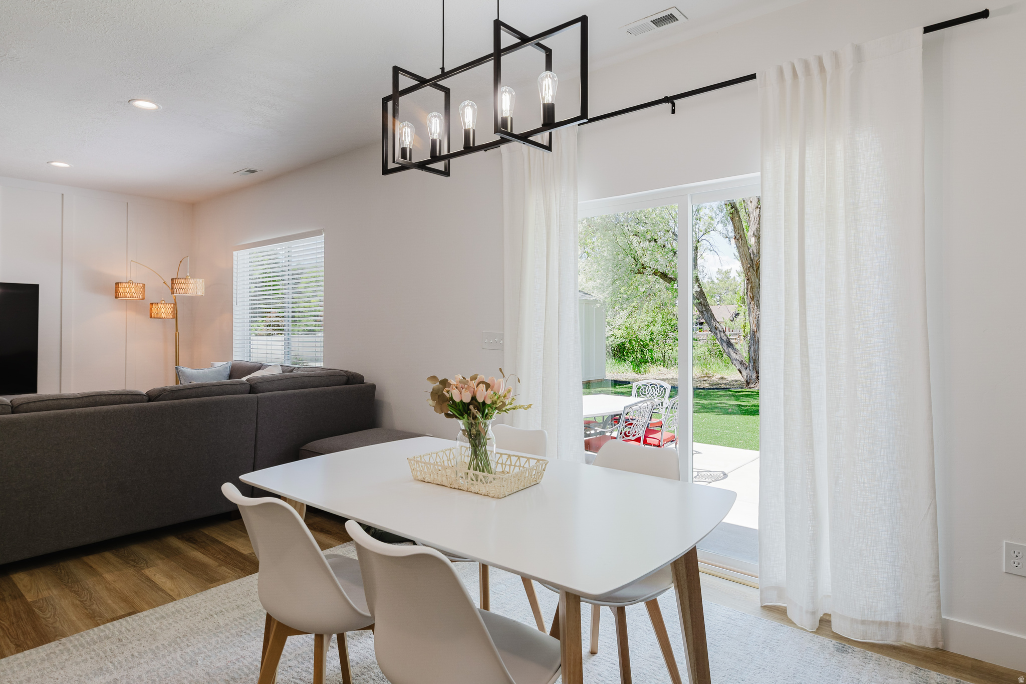 CB ROBBINS - Residential