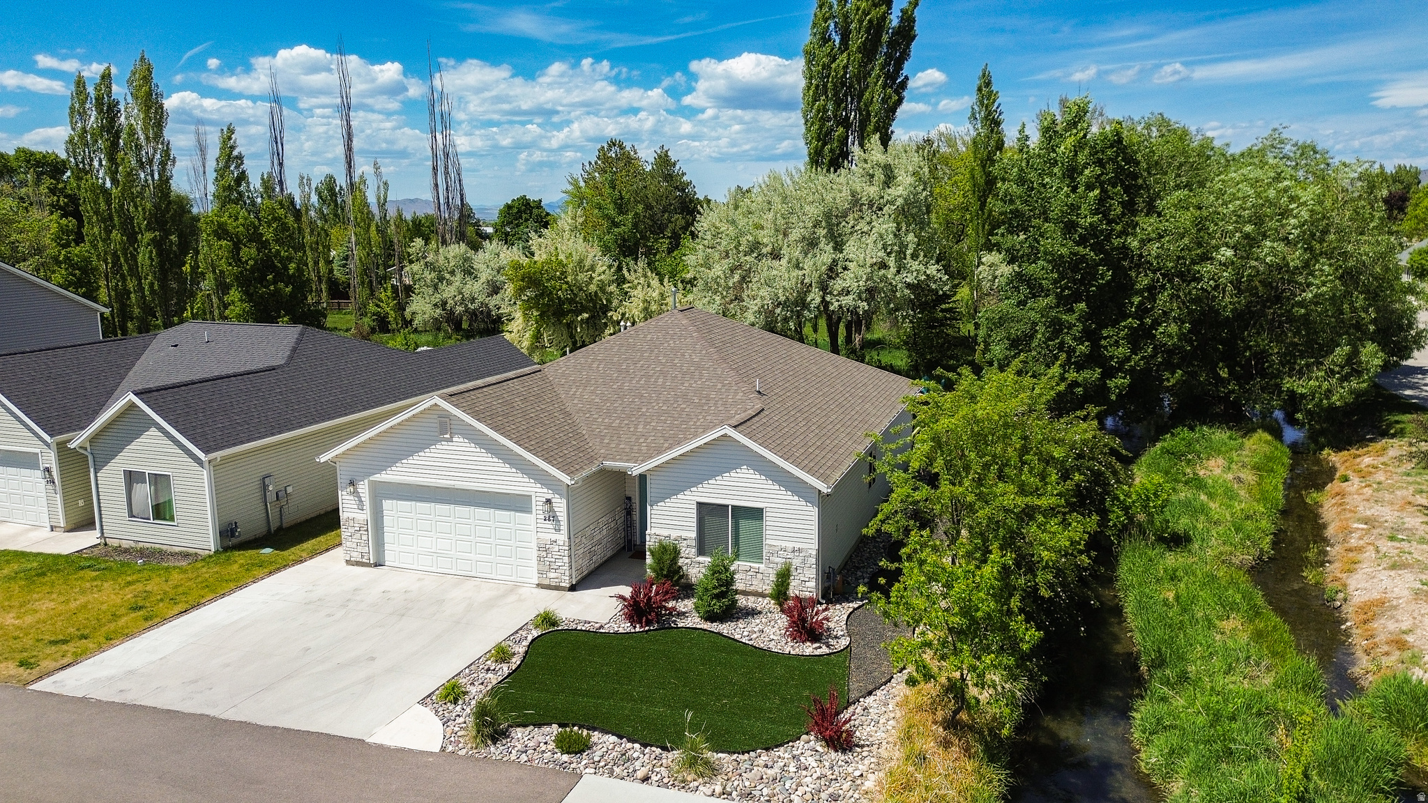 CB ROBBINS - Residential