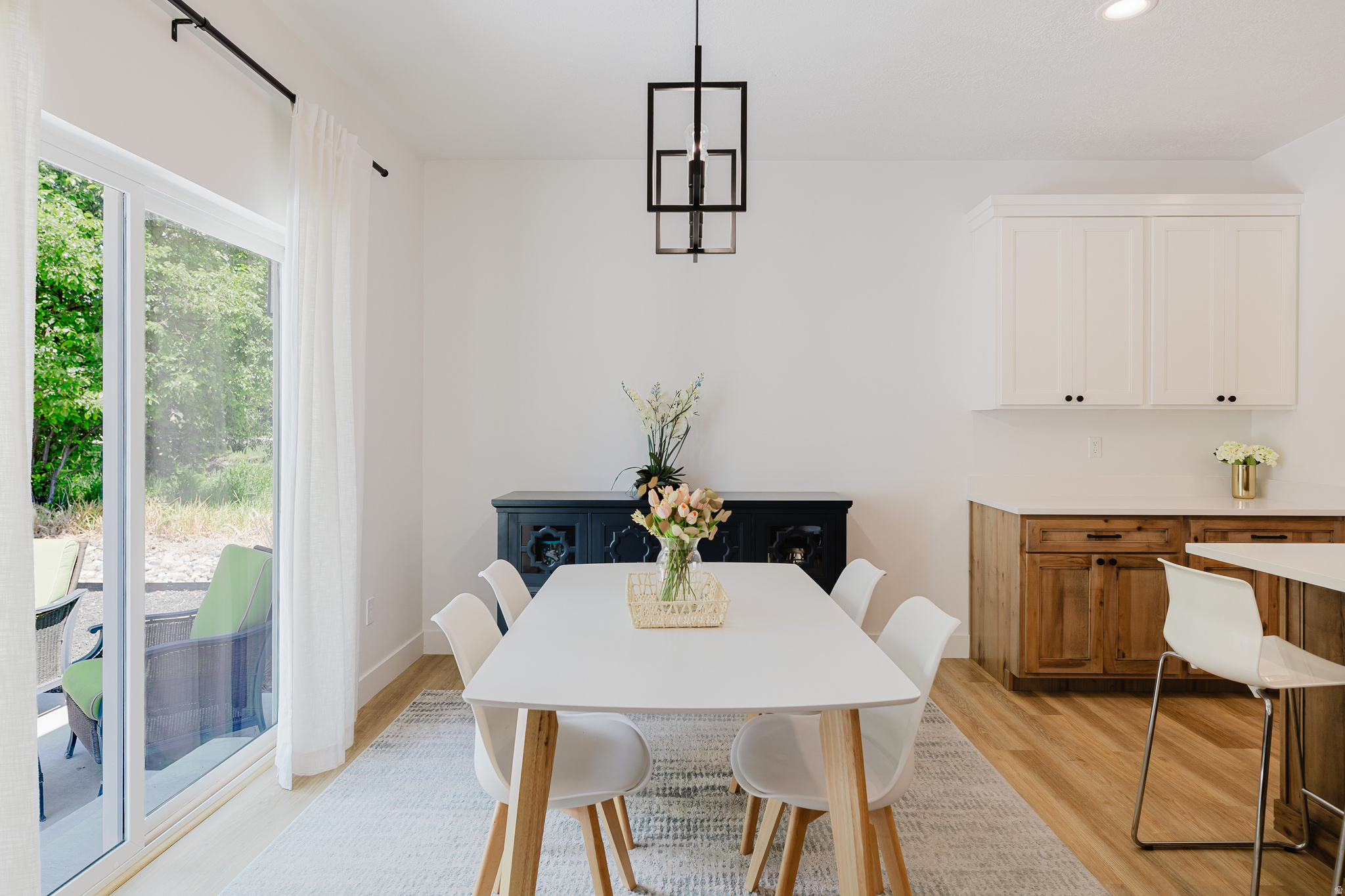 CB ROBBINS - Residential
