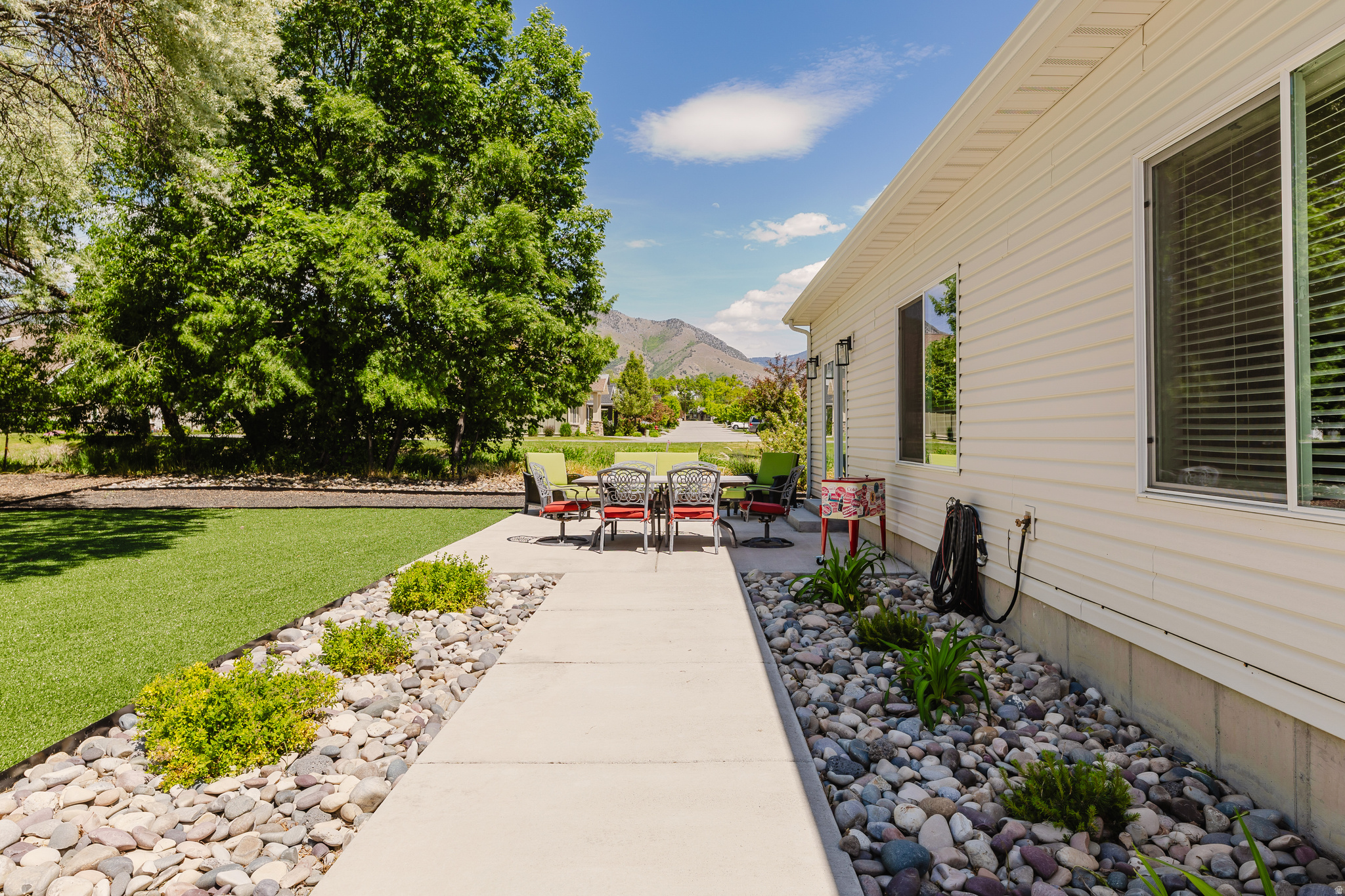 CB ROBBINS - Residential