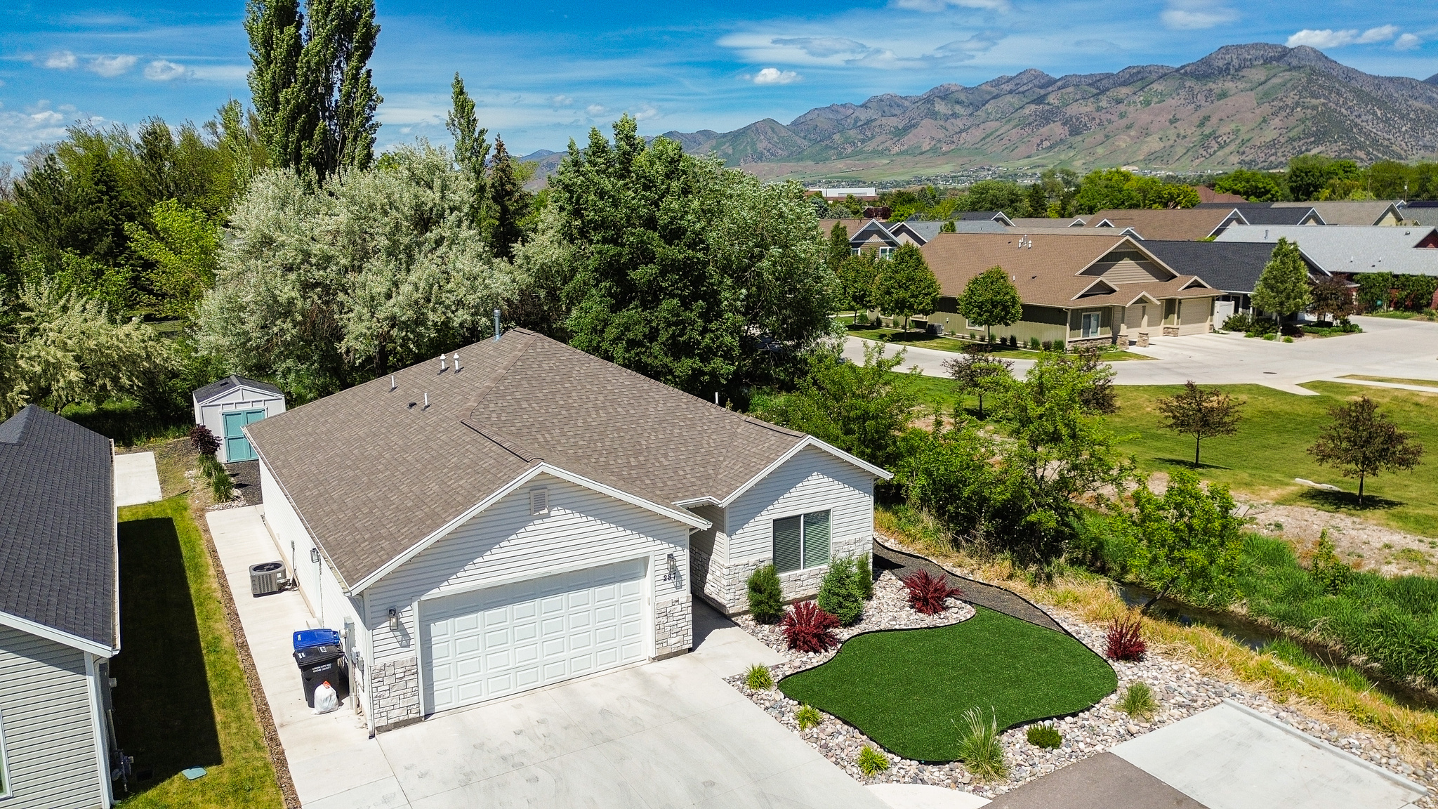 CB ROBBINS - Residential